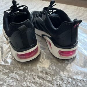 Skechers revolution airy